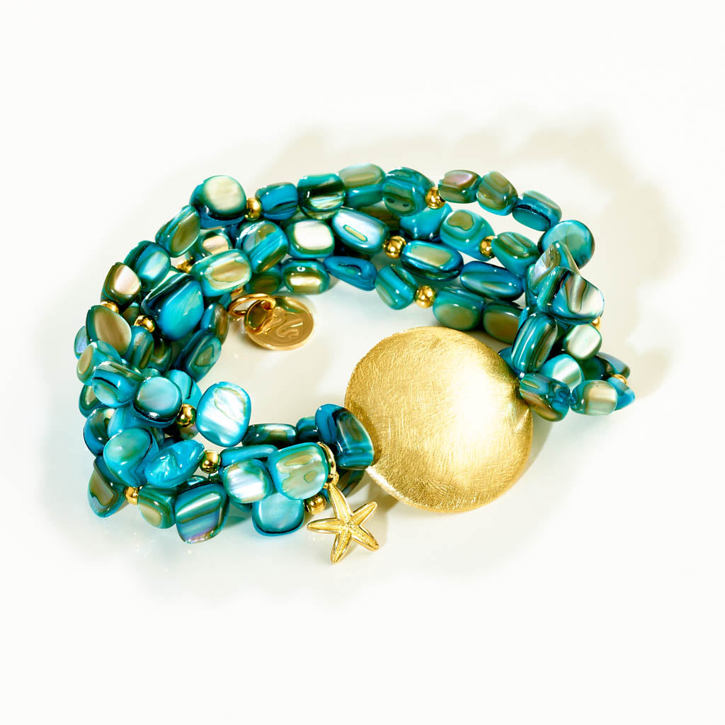 Mehrreihiges Armband „Blue Lagune“ - außergewöhnliche Perlmutt-Elemente & vergoldete Silberscheibe
