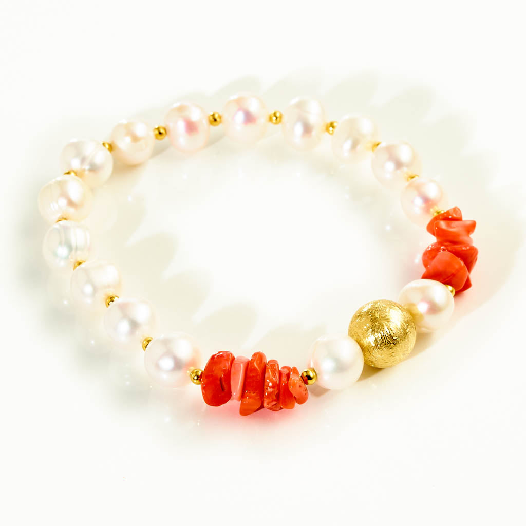 Pearl Splitter Mix-Armband mit orangener Bambuskoralle – Zart & sommerlich