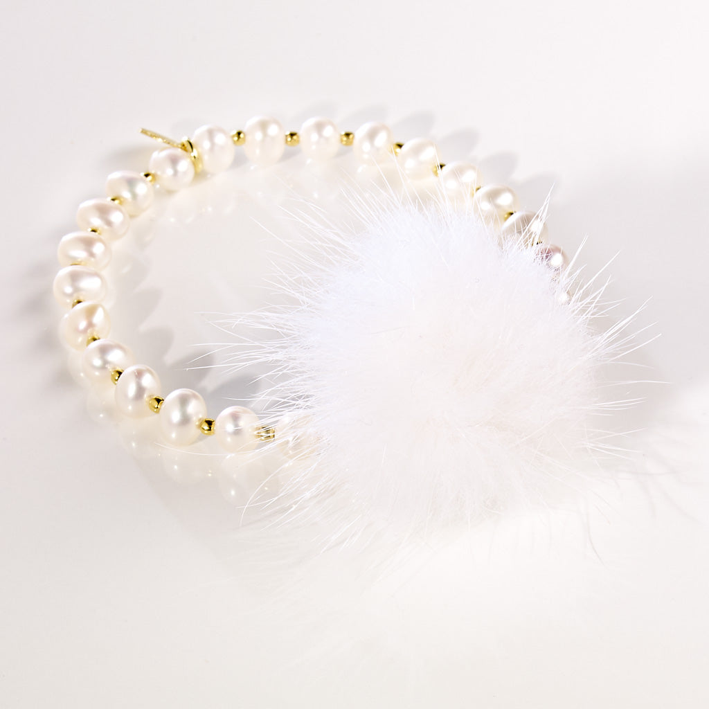 WHITE FLUFFY Deluxe Armband