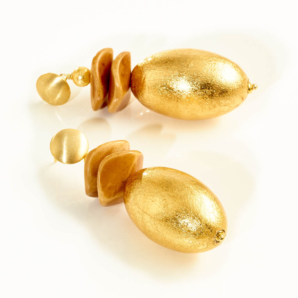 GOLD & BOLD Ohrstecker – Scheiben Caramel Bone - Olive blattvergoldet