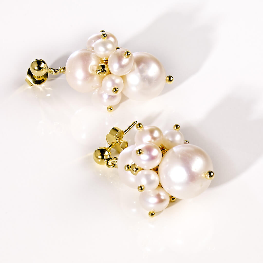PEARL WHITE 20s POMPOM Ohrstecker