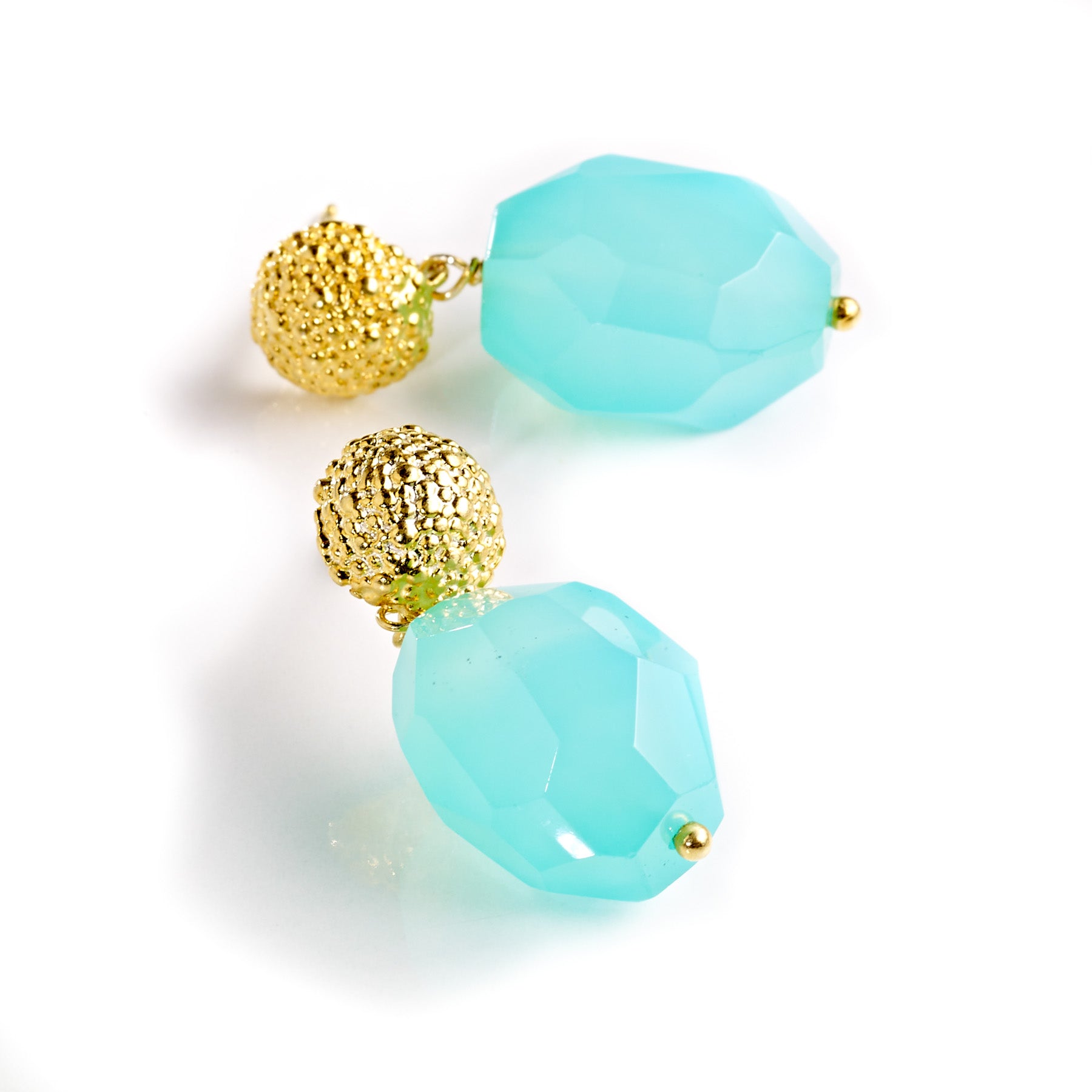 SEEIGEL AQUA SPLASH Ohrstecker – Aquablauer Chalzedon, 925 Sterling Silber, 24kt vergoldet