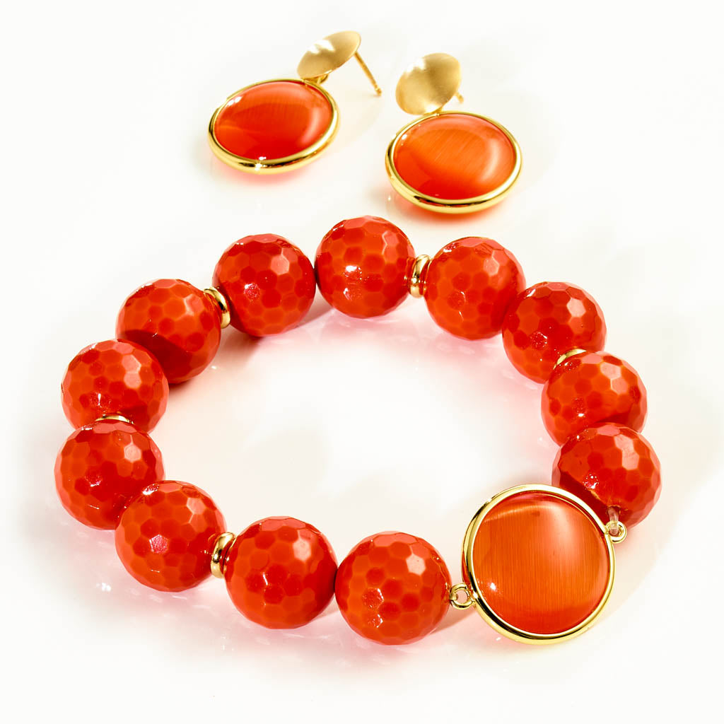 Caramelli Schmuck-Set Papaya Kiss – Armband aus orange lackierte Muschelkernperle mit vergoldeten Ringelementen und passende Ohrstecker aus 24kt vergoldetem 925er Sterlingsilber, handgefertigt, elegantes Schmuckset für Damen