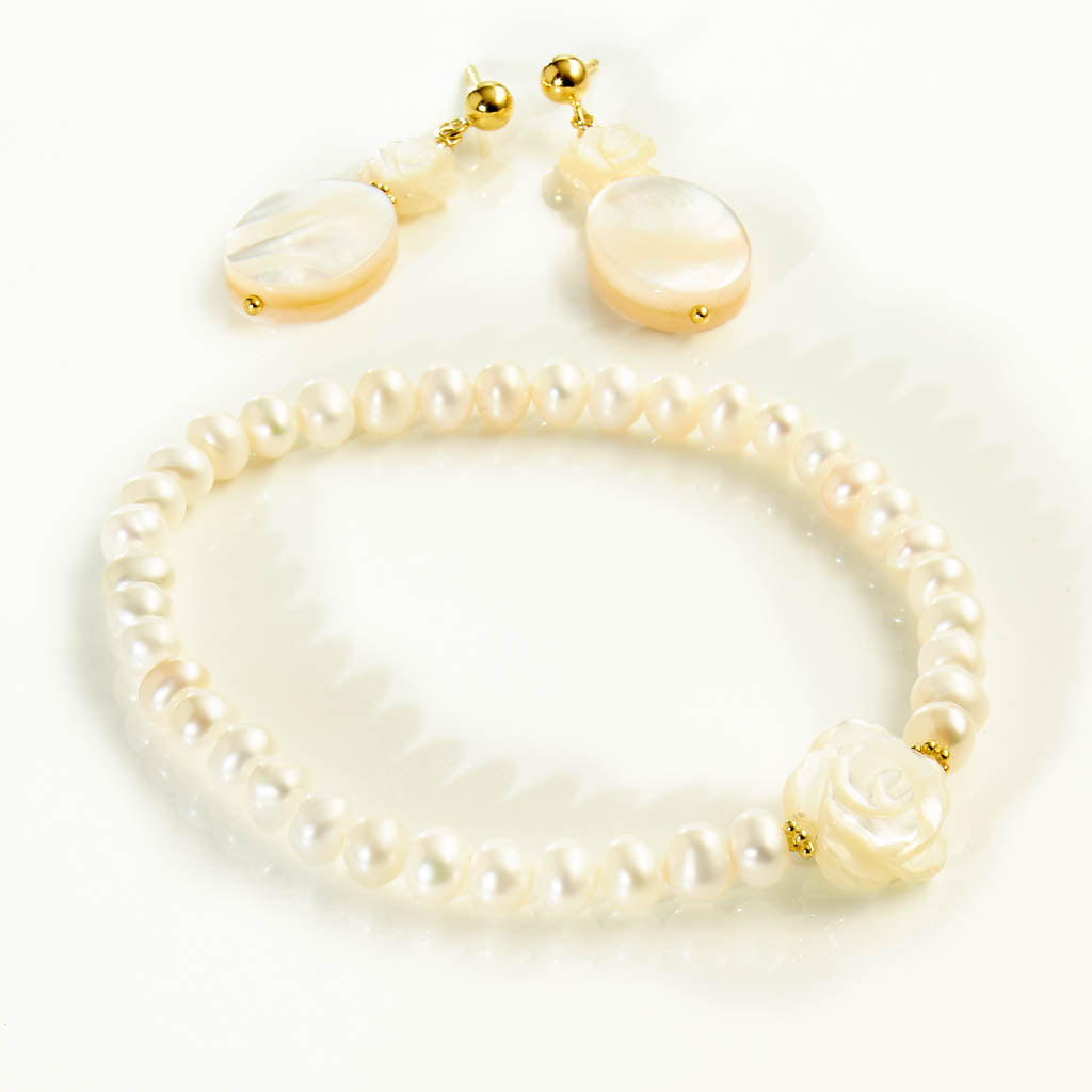 Set Armband & Ohrringe - Perlmutt Röschen & Süßwasserperlen - Silber & Gold