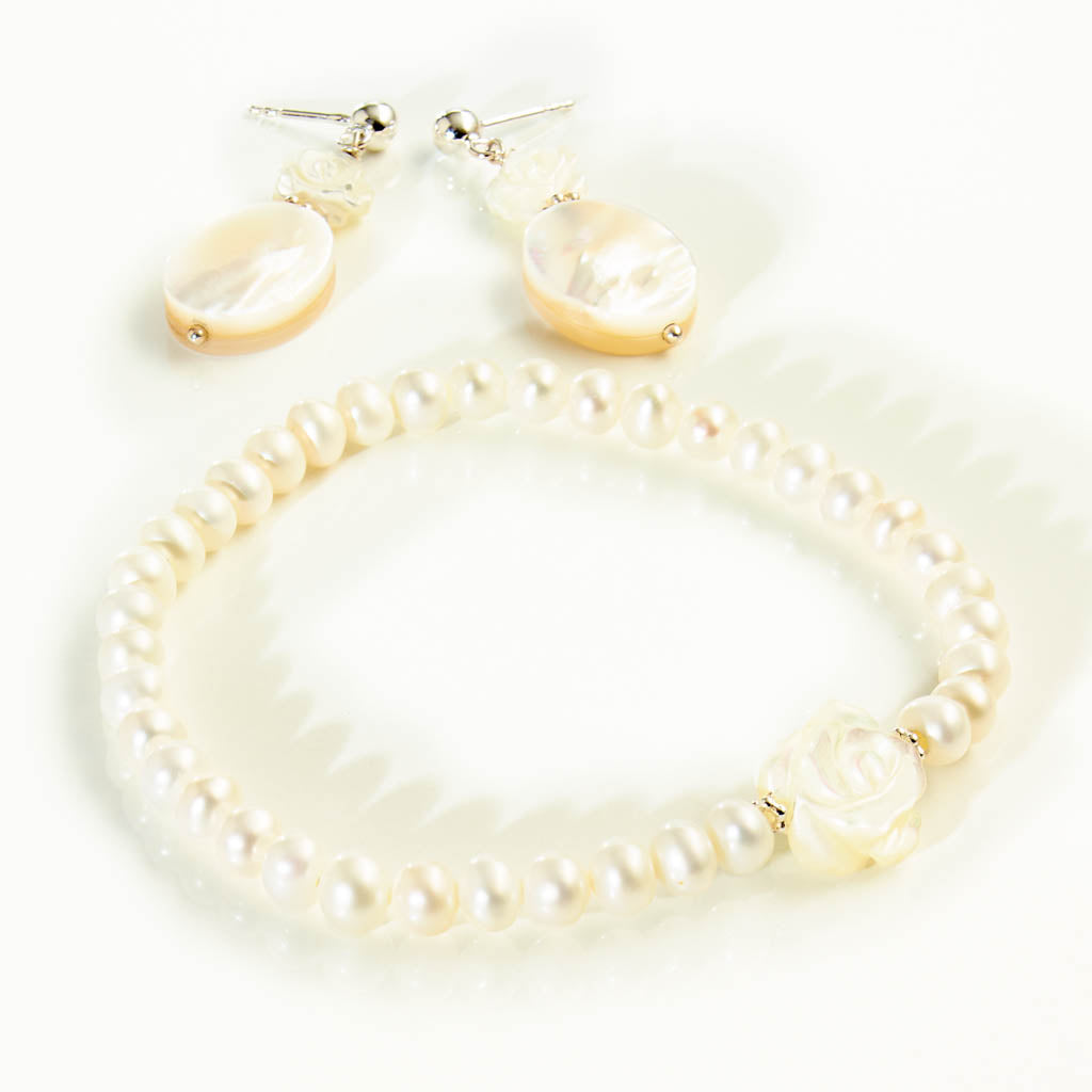 Set Armband & Ohrringe - Perlmutt Röschen & Süßwasserperlen - Silber & Gold
