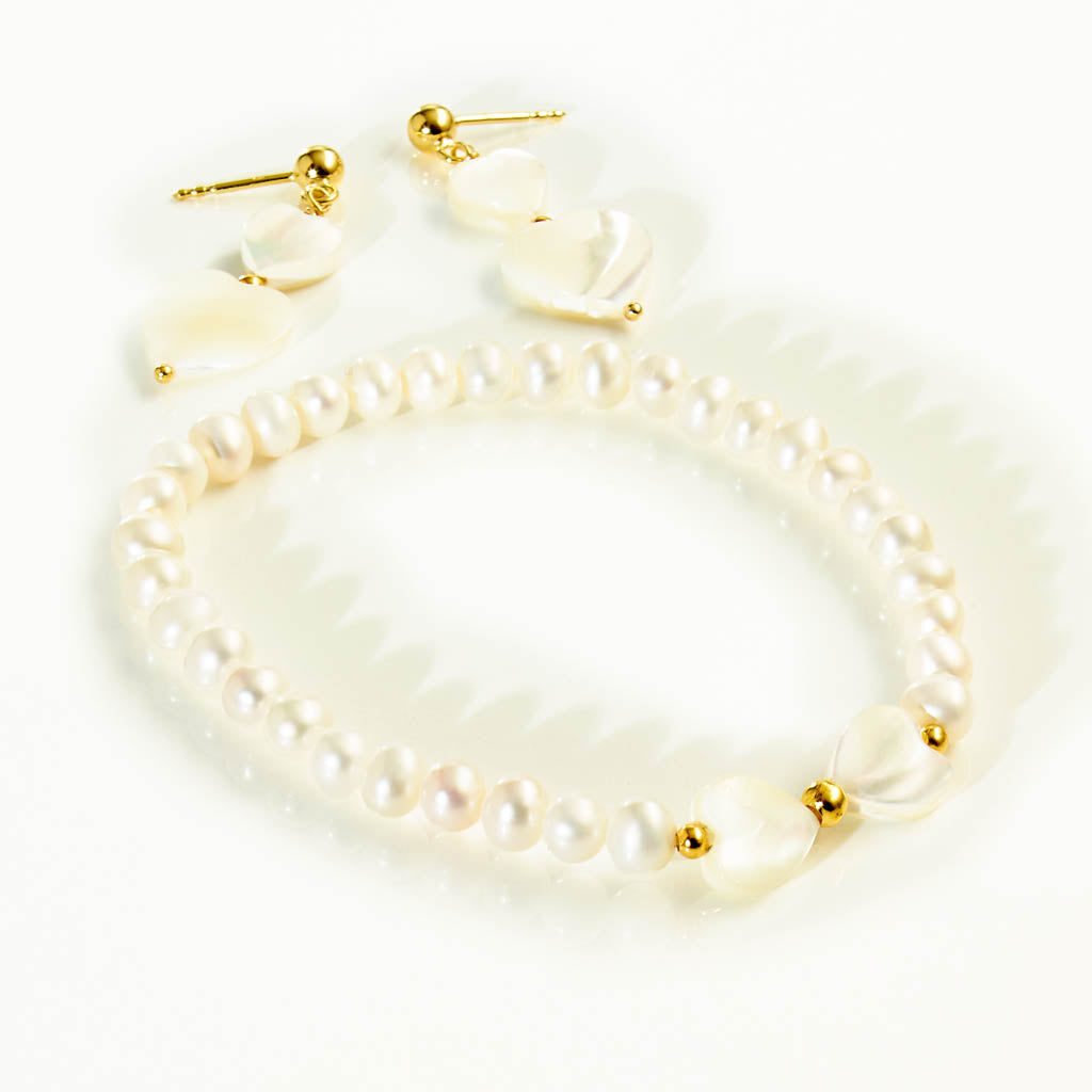 Set Armband & Ohrringe - Perlmutt Mini Herzen & Süßwasserperlen - Silber & Gold