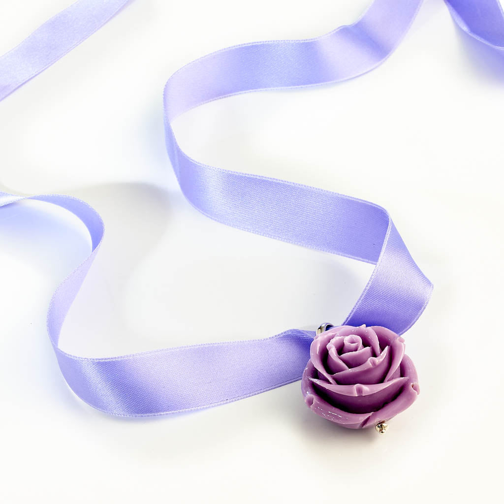 ROSEN Anhänger inklusive Satinband