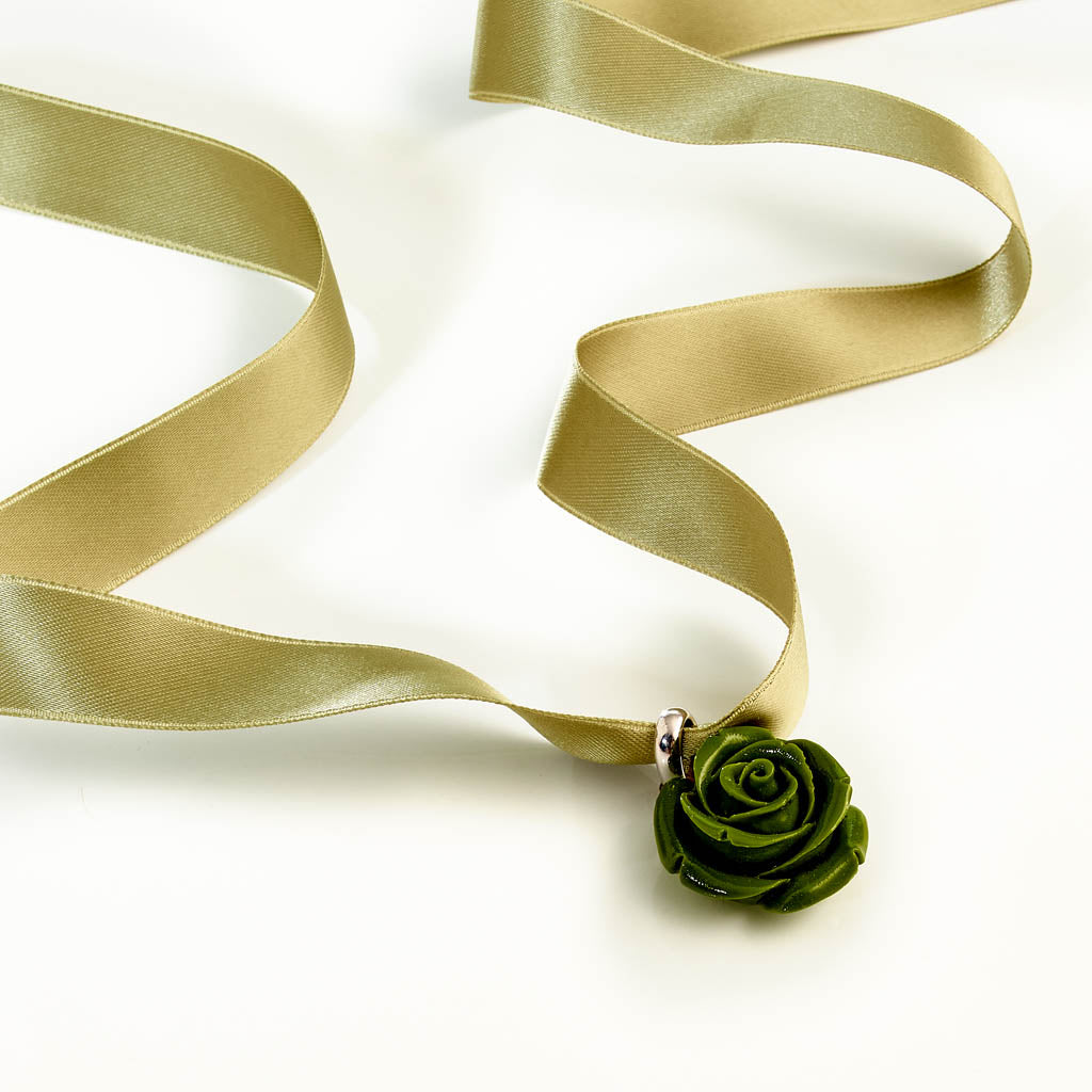 ROSEN Anhänger inklusive Satinband