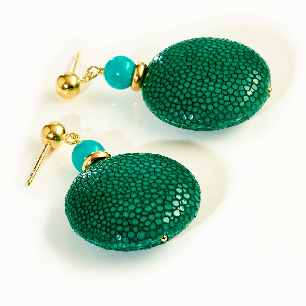 PETROL RAY Ohrstecker gold – Rochenleder in Petrol mit Kugelstecker, handgefertigt, eleganter Damenschmuck