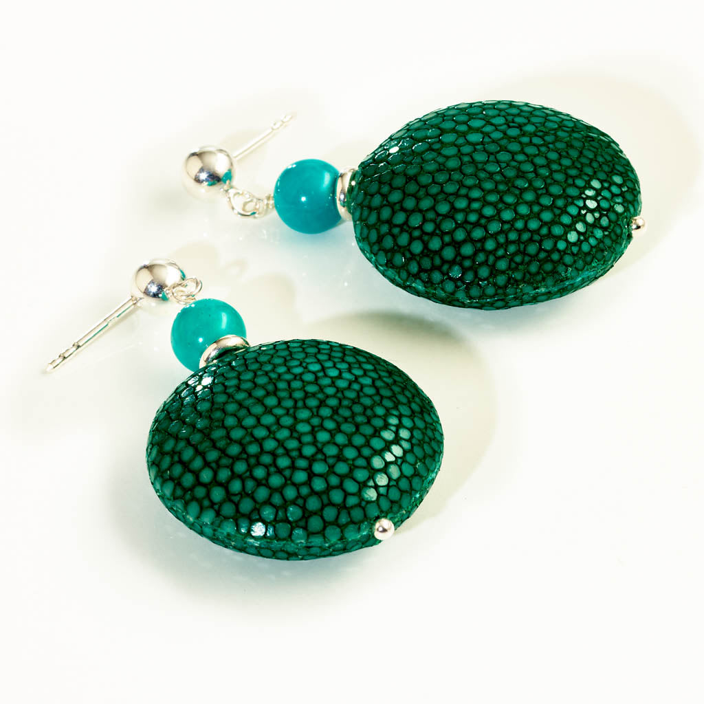 PETROL RAY Ohrstecker silber – Rochenleder in Petrol mit Kugelstecker, handgefertigt, eleganter Damenschmuck